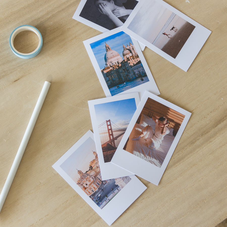 Dekopix Imprimir Revelar Mini Fotos Online Estilo Polaroid o Retro.  Fotografías Pequeñas 5,3x8,4 cm más Caja (12 Mini Fotos, Rojo)
