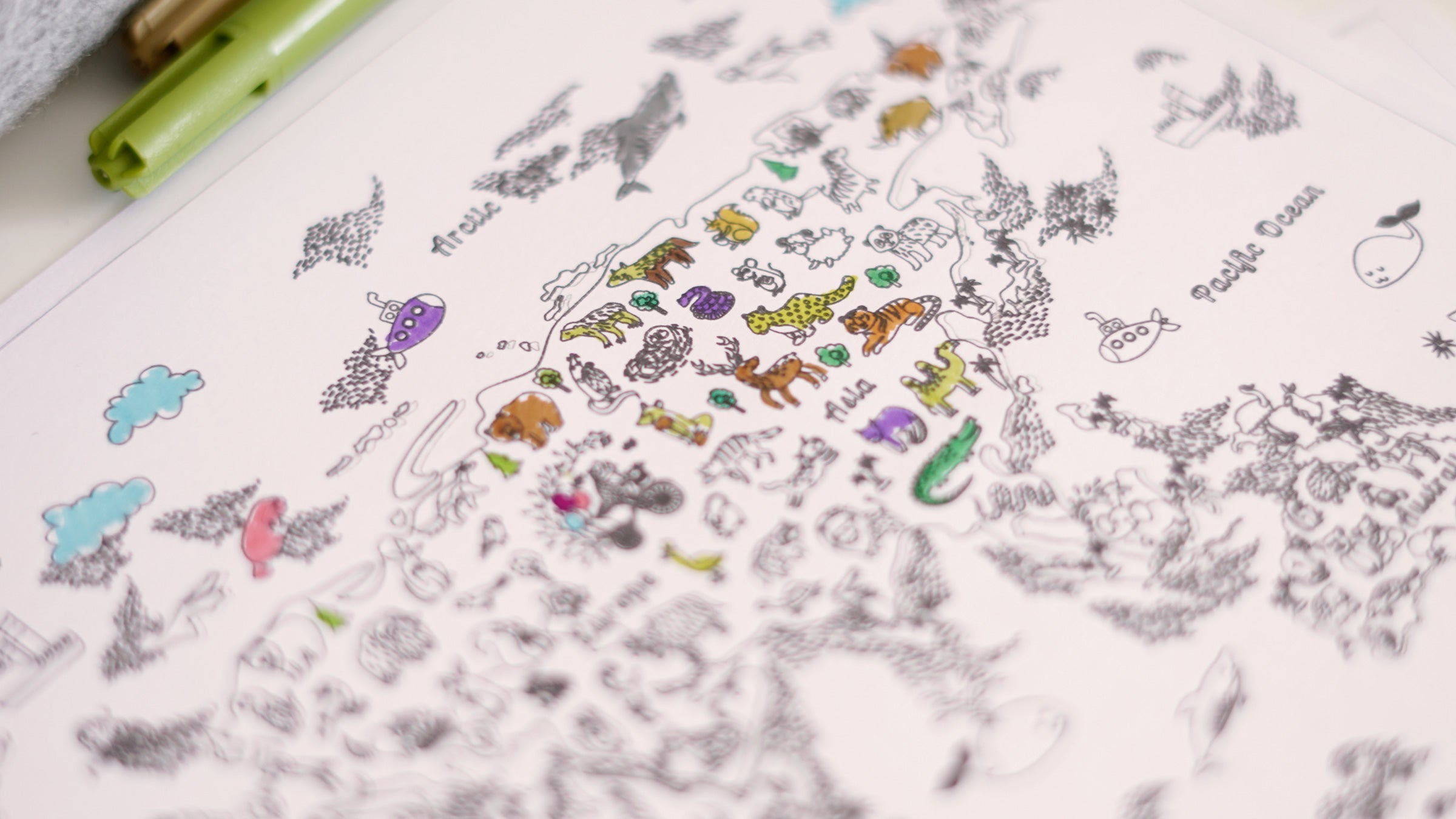 dibujo ejemplo de un plantilla para pintar mapas del mundo con dibujos de animales