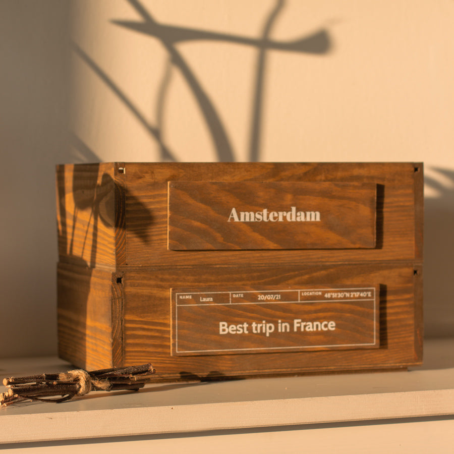 Caja de madera vintage con lomo personalizado