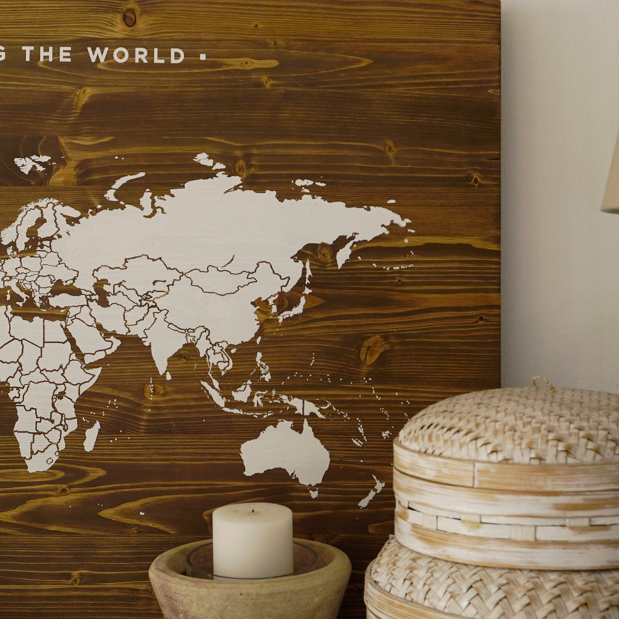 Mapas del mundo en madera para decoración.