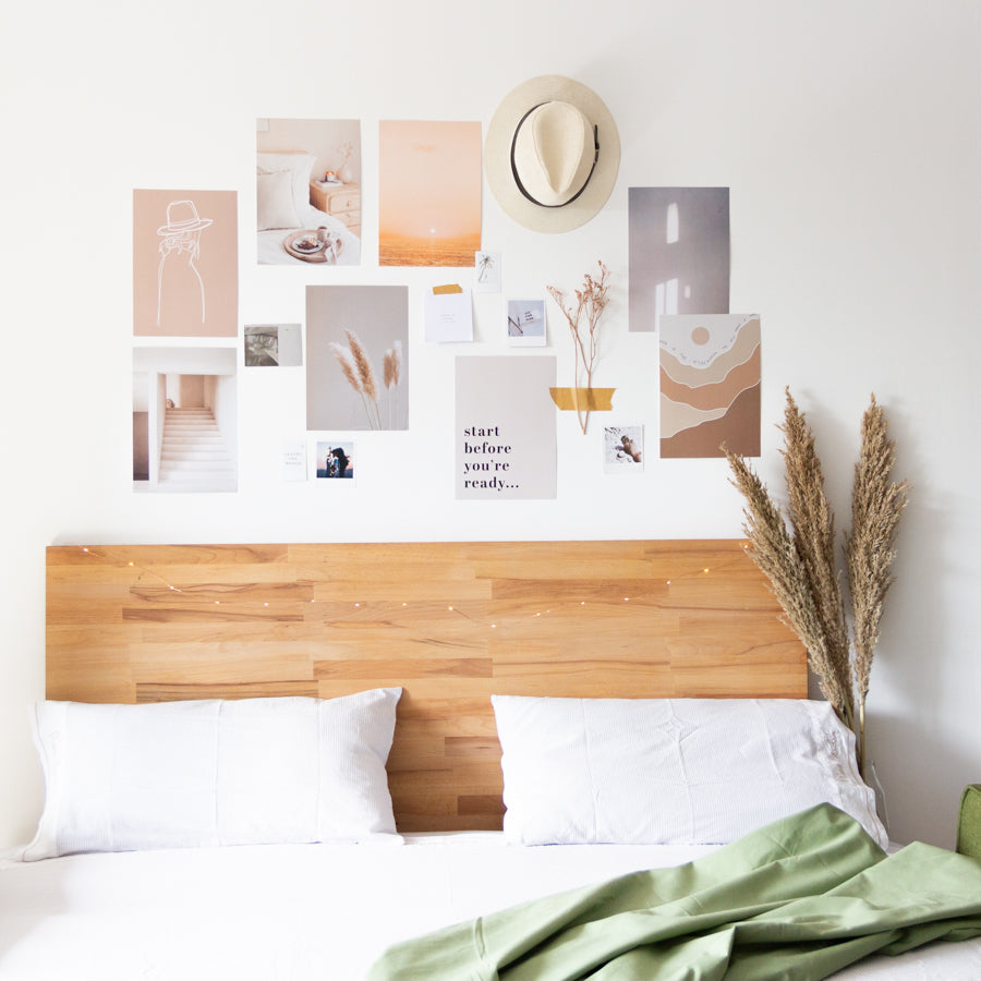 Collage de aestetics wall prints encima de una cama