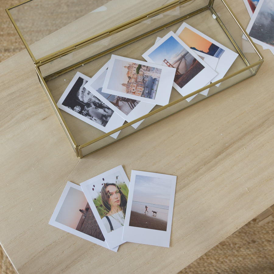 Dekopix Imprimir Revelar Mini Fotos Online Estilo Polaroid o Retro.  Fotografías Pequeñas 5,3x8,4 cm más Caja (30 Mini Fotos, Rosa)