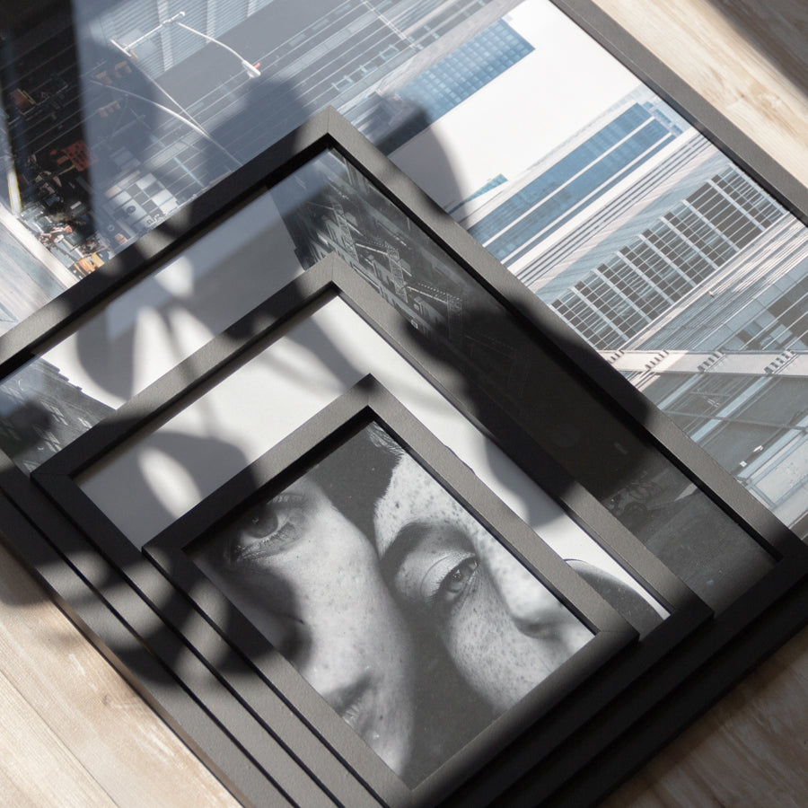 PHOTOLINI Marco 15x20 cm negro madera MDF, set de 5 marcos anchos, moderno,  cristal acrílico sólido, para colgar y poner de pie, accesorios adicionales  - para una decoración elegante de su pared 